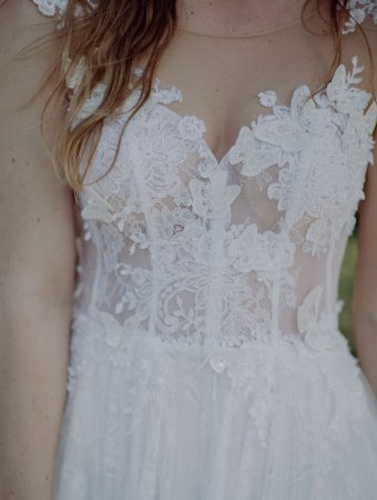 Brautkleid mit transparentem Oberteil und 3D Spitze