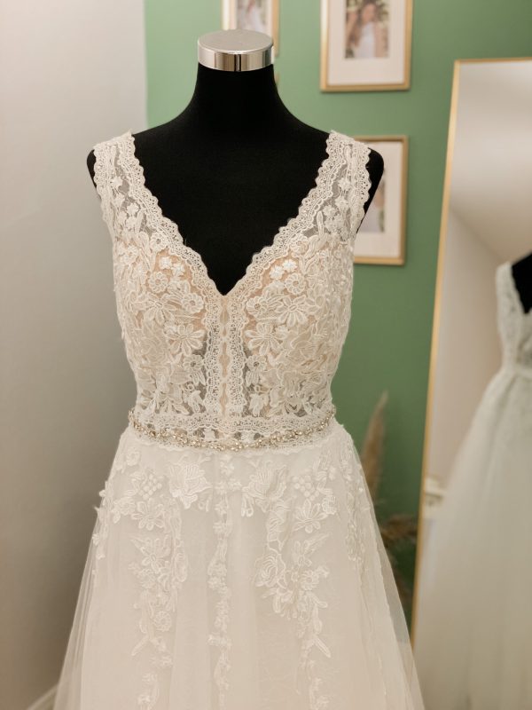 Brautkleid Olivia Vinage Brautkleid mit viel Spitze