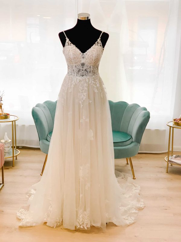 Romantisches Brautkleid mit Spitze und leichtem Tüllrock